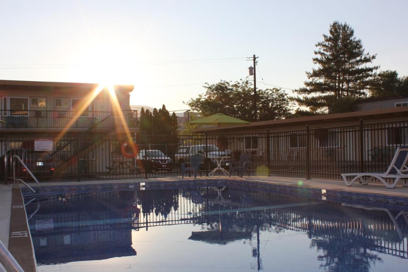Flamingo Motel Penticton Exterior foto